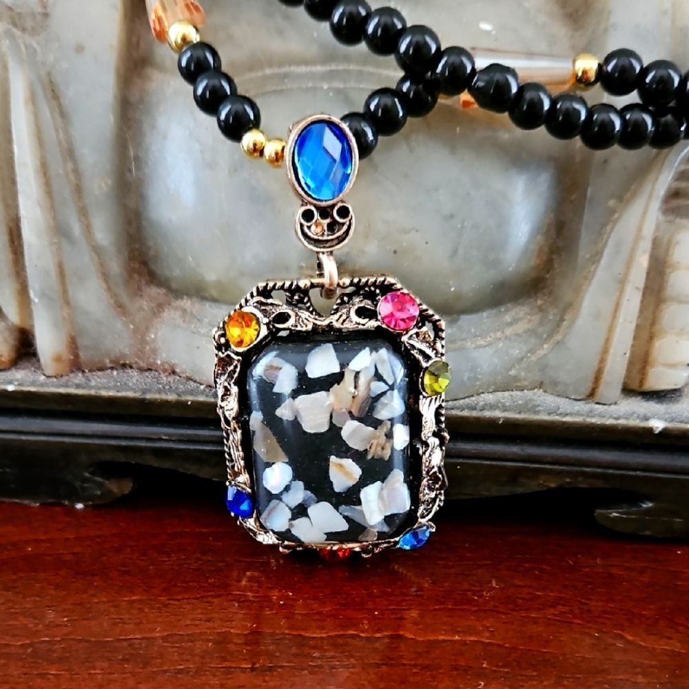 NWOT Multicolor Pendant Necklace